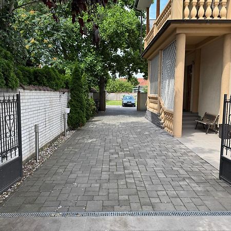 Apartmany Diana Dunajská Streda Buitenkant foto